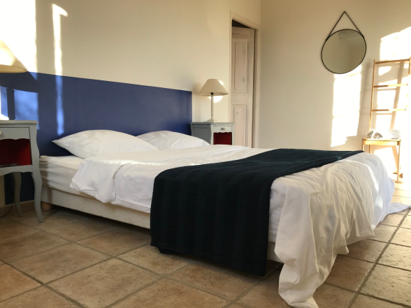 Der Master Bedroom mit eigenem Bad - Ferien in der Provence